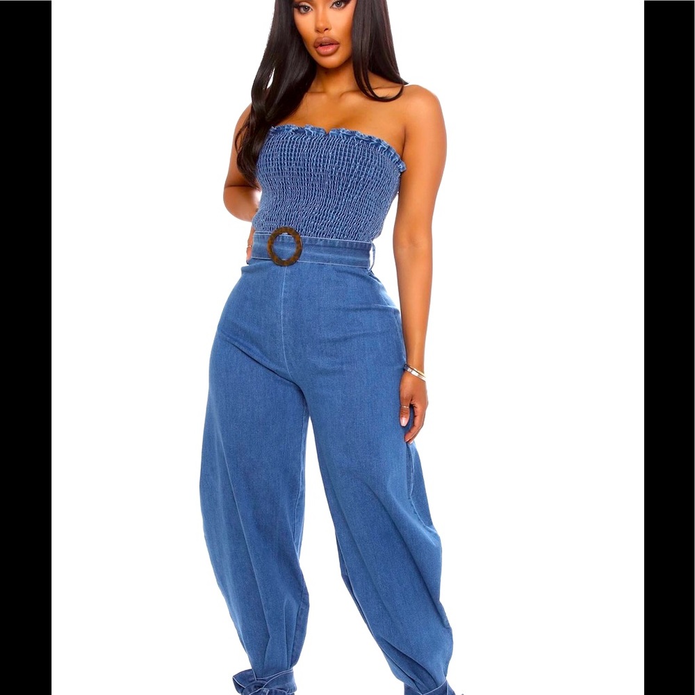 Elegant/ Classic Denim jumpsuit brand new 💕